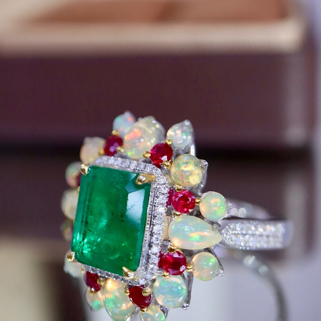 14k Gold 2.73 Ctw Vivid Green Natural Emerald & Diamond Ring - 3
