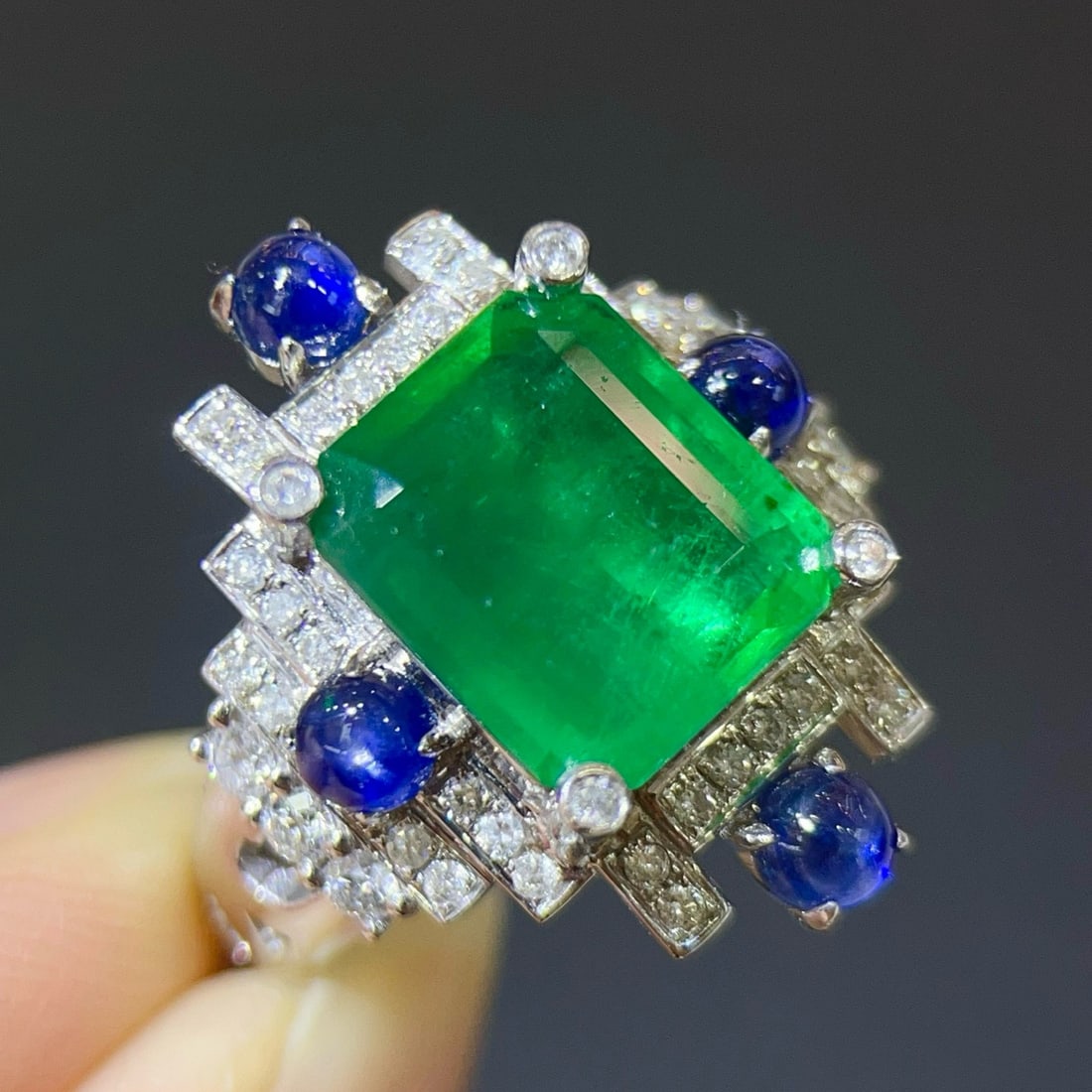14k Gold 5.25 Ctw Vivid Green Natural Emerald & Diamond Ring - 2