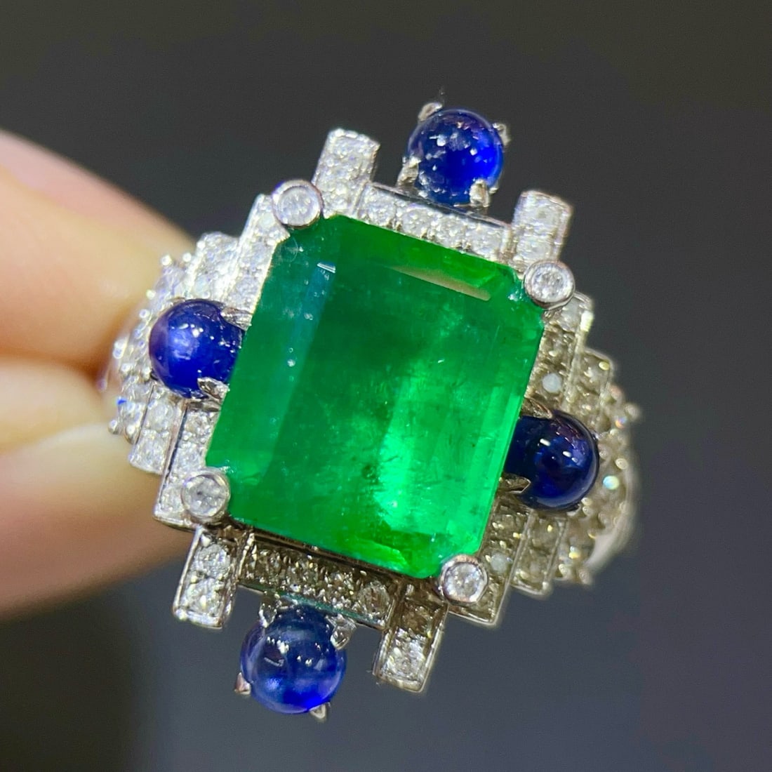 14k Gold 5.25 Ctw Vivid Green Natural Emerald & Diamond Ring - 3