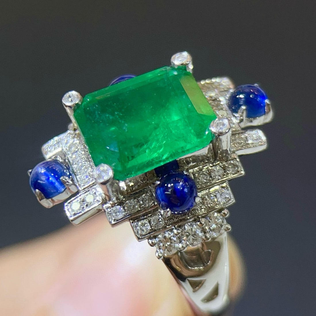 14k Gold 5.25 Ctw Vivid Green Natural Emerald & Diamond Ring - 4