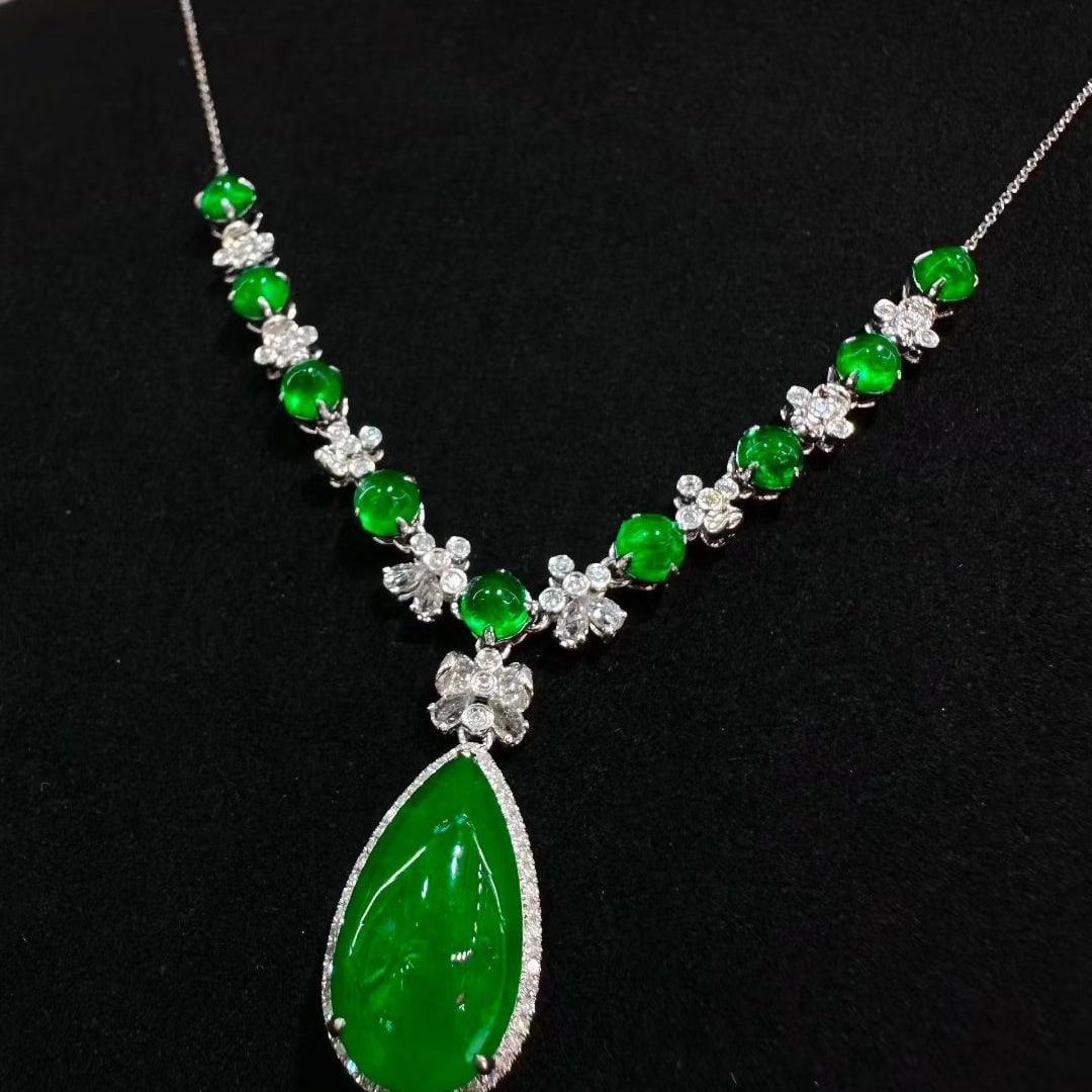 14k Gold 6.38 Ct Vivid Green Natural Emerald & Diamond & Sapphire Necklace - 2