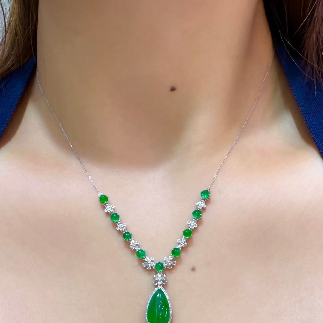 14k Gold 6.38 Ct Vivid Green Natural Emerald & Diamond & Sapphire Necklace - 3