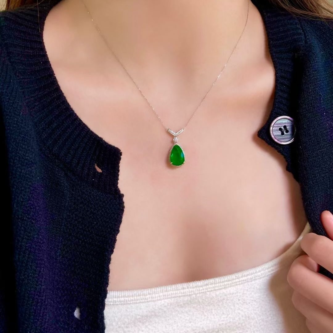14k Gold 3 Ct Vivid Green Natural Emerald & Diamond Necklace - 4