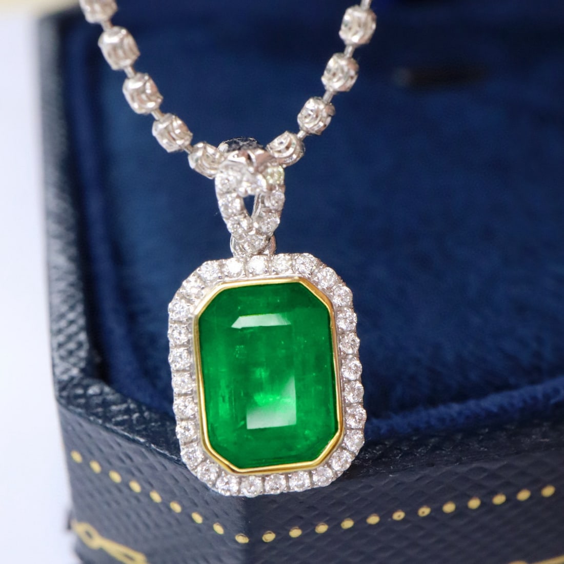 14k Gold 1.88 Ctw Vivid Green Natural Emerald & Diamond Pendant( Without Chain ) - 3