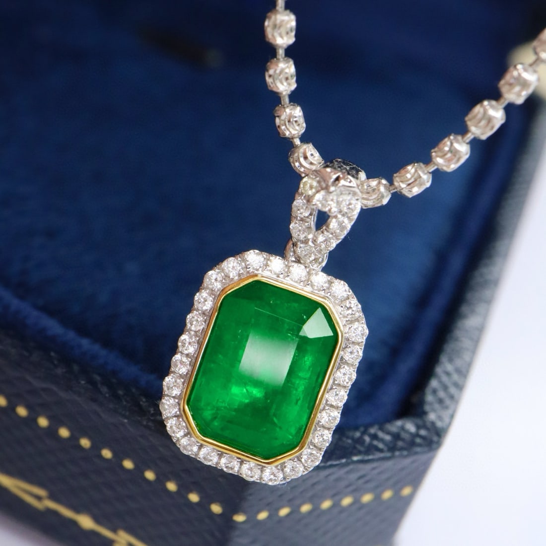 14k Gold 1.88 Ctw Vivid Green Natural Emerald & Diamond Pendant( Without Chain ) - 6