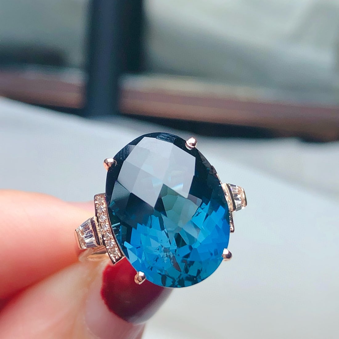14k Gold 12.00 Ct Natural Topaz & Diamond & Sapphire Ring - 2