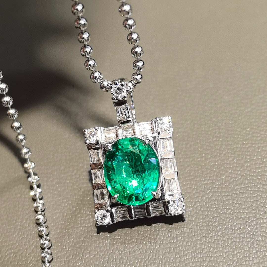14k Gold 2.2 Ctw Vivid Green Natural Emerald & Diamond Pendant( Without Chain ) - 6