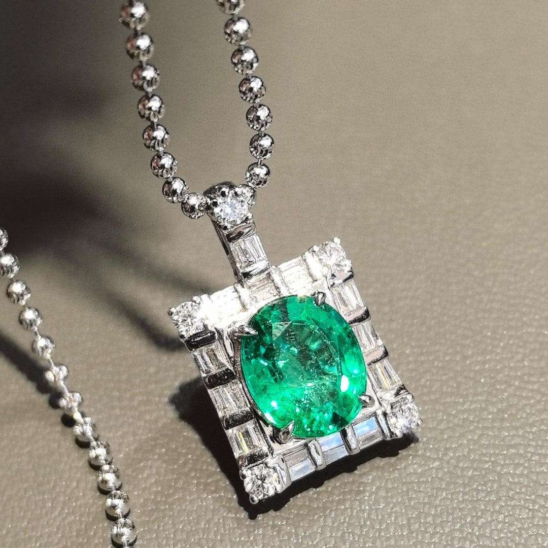 14k Gold 2.2 Ctw Vivid Green Natural Emerald & Diamond Pendant( Without Chain ) - 7