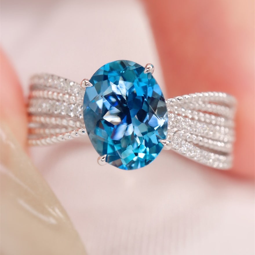 14k Gold 1.28 Ctw Natural Aquamarine & Diamond Ring: Ref:231070013 // gold content:14k gold // ring size:7. 25us // // main gemstone:aquamarine // shape:oval // carat weight:1. 1ct // color:santa maria color // treatment:natural // // adjacent gemstone 