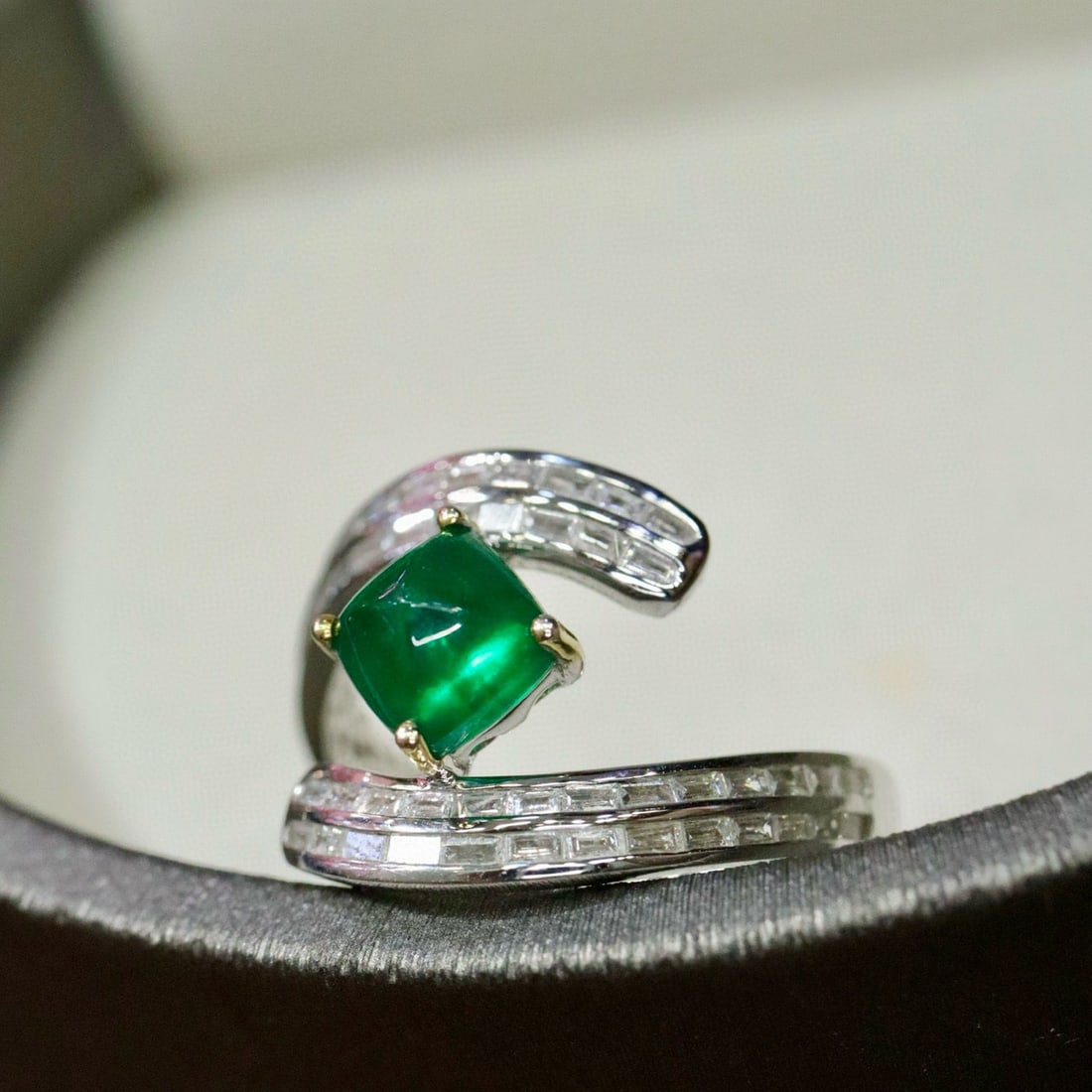 14k Gold 1.41 Ctw Vivid Green Natural Emerald & Diamond Ring - 2