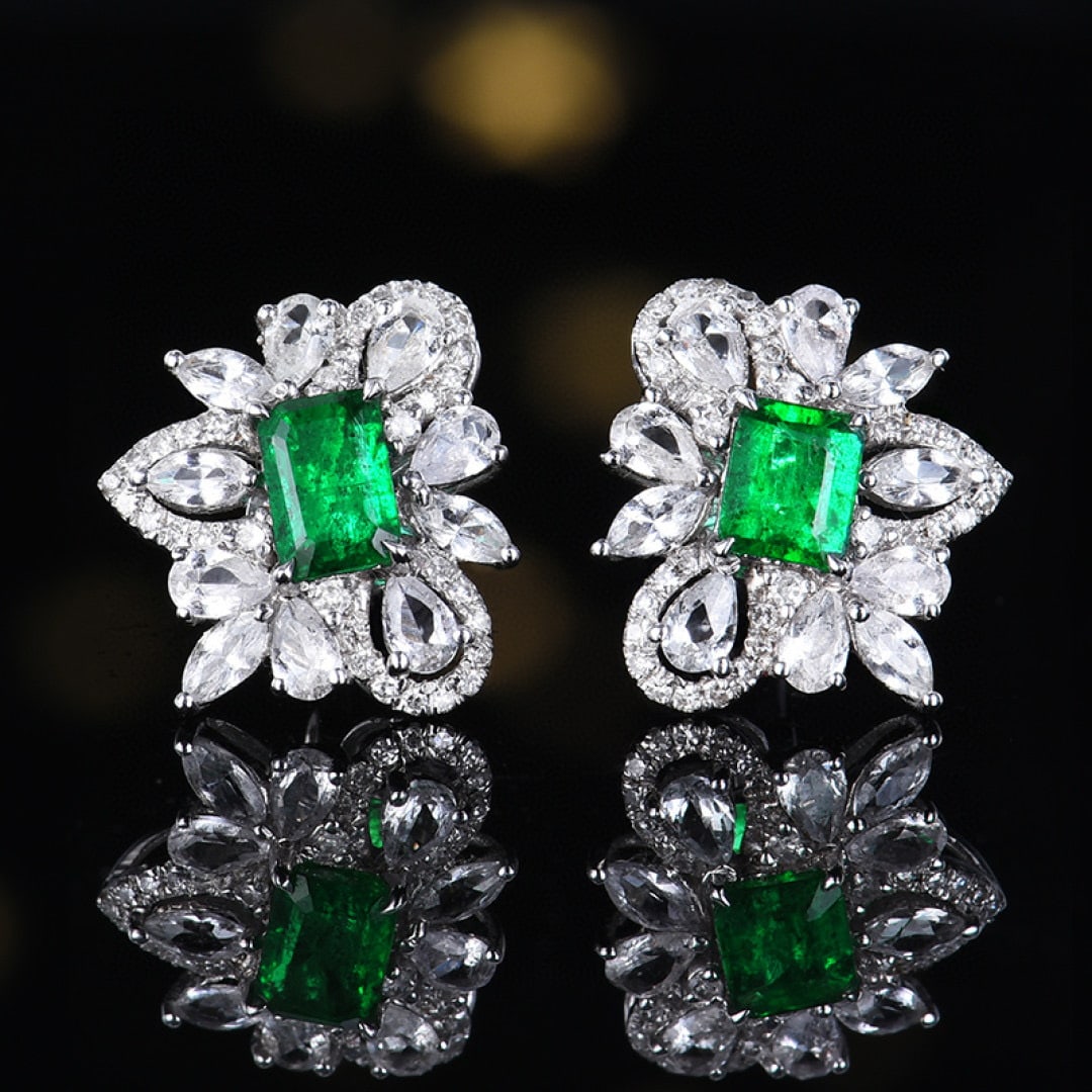 14k Gold 0.72 Ctw Vivid Green Natural Emerald & Diamond Earrings: Ref:231070031 // gold content:14k gold // main gemstone:emerald // shape:octagonal // carat weight:0. 56ct // color:vivid green // treatment:natural // // adjacent gemstone 2 : diamond // number of