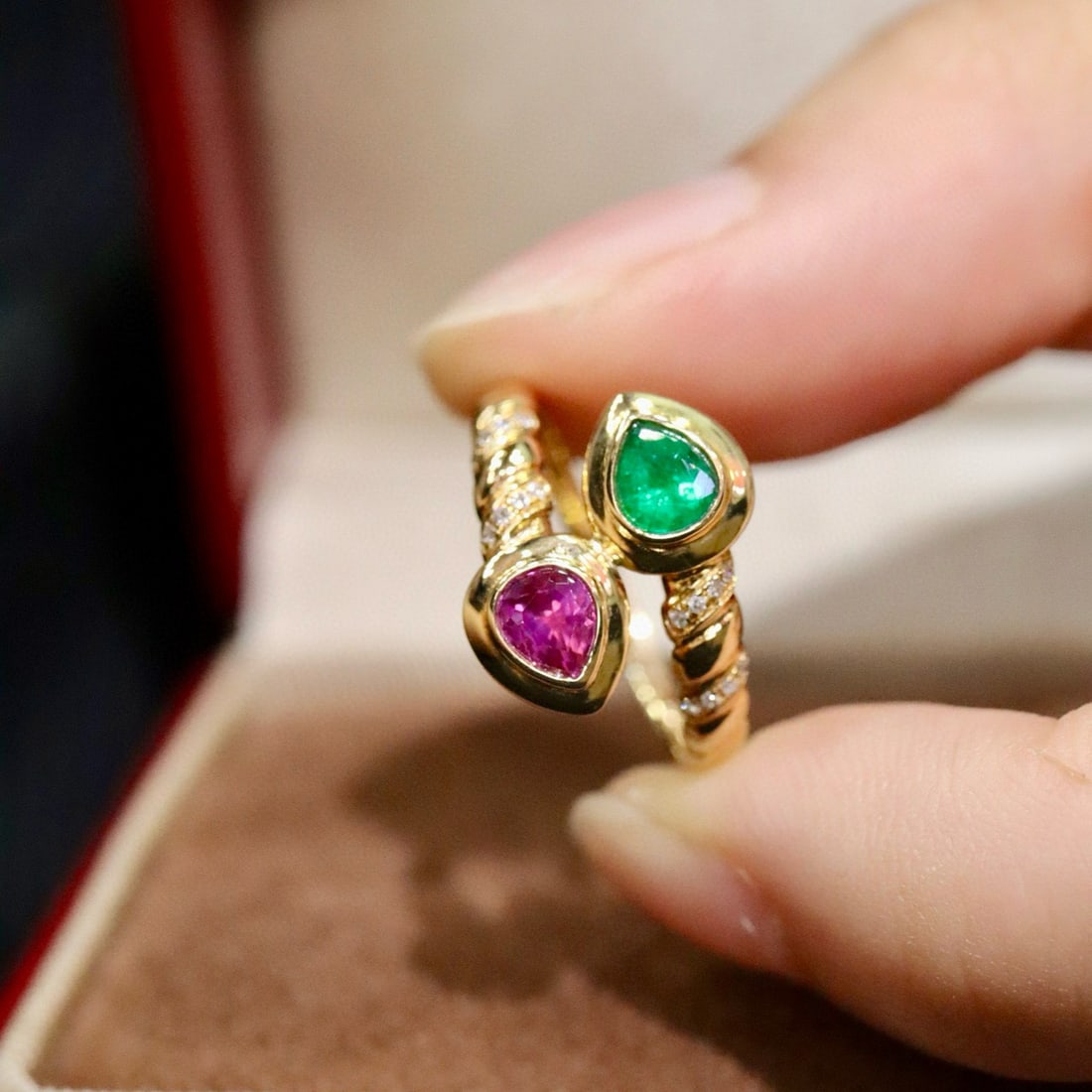 14k Gold 0.70 Ctw Natural Ruby & Emerald & Toi Et Moi Ring - 4