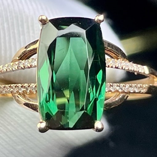 14k Gold 3.86 Ct Natural Tourmaline & Diamond Ring: Ref:231070073 // gold content:14k gold // ring size:7. 25us // // main gemstone:tourmaline // shape:cushion // carat weight:3. 86ct // color:green // treatment:natural // // adjacent gemstone 2 :