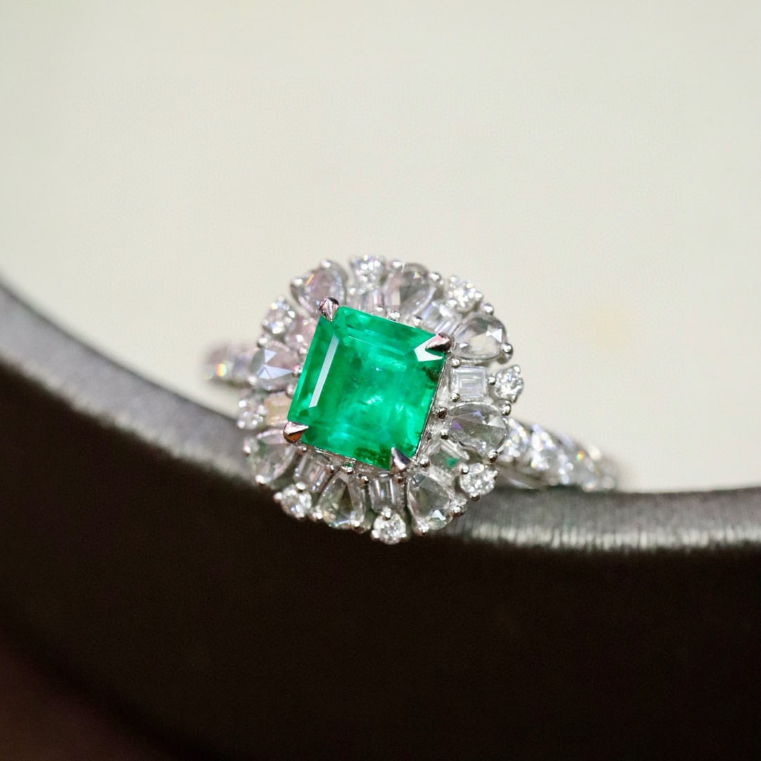14k Gold 1.29 Ctw Vivid Green Natural Emerald & Diamond Ring: Ref:231070080 // gold content:14k gold // ring size:7. 25us // // main gemstone:emerald // shape:octagonal // carat weight:0. 88ct // color:vivid green // treatment:natural // // adjacent gemstone 2