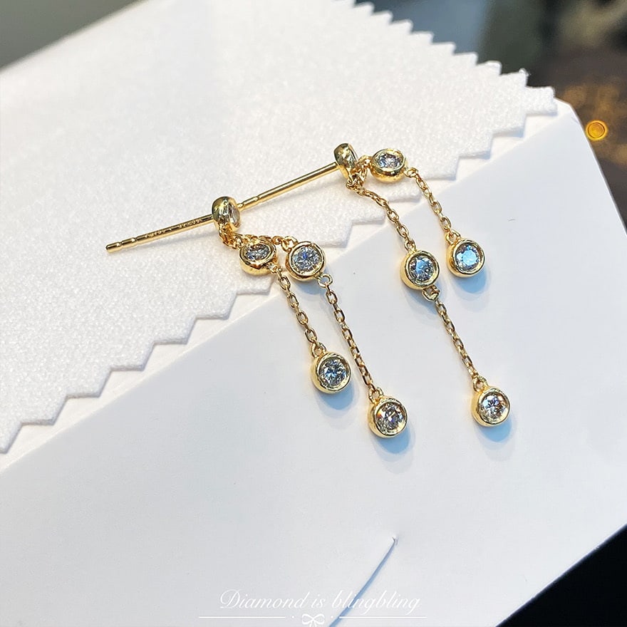 14k Gold 0.45 Ct Natural H Diamond Earrings: Ref:231070086 // gold content:14k gold // main gemstone:diamond // shape:round // carat weight:0. 45ct // clarity grade:vs-si // color:h // treatment:natural // cut grade:g // High Estimate: 3300 Low