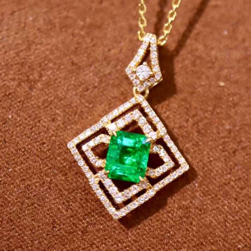 14k Gold 1.03 Ctw Vivid Green Natural Emerald & Diamond Pendant( Without Chain ): Ref:231070090 // gold content:14k gold // main gemstone:emerald // shape:octagonal // carat weight:0. 72ct // color:vivid green // treatment:natural // // adjacent gemstone 2 : diamond // shape:round