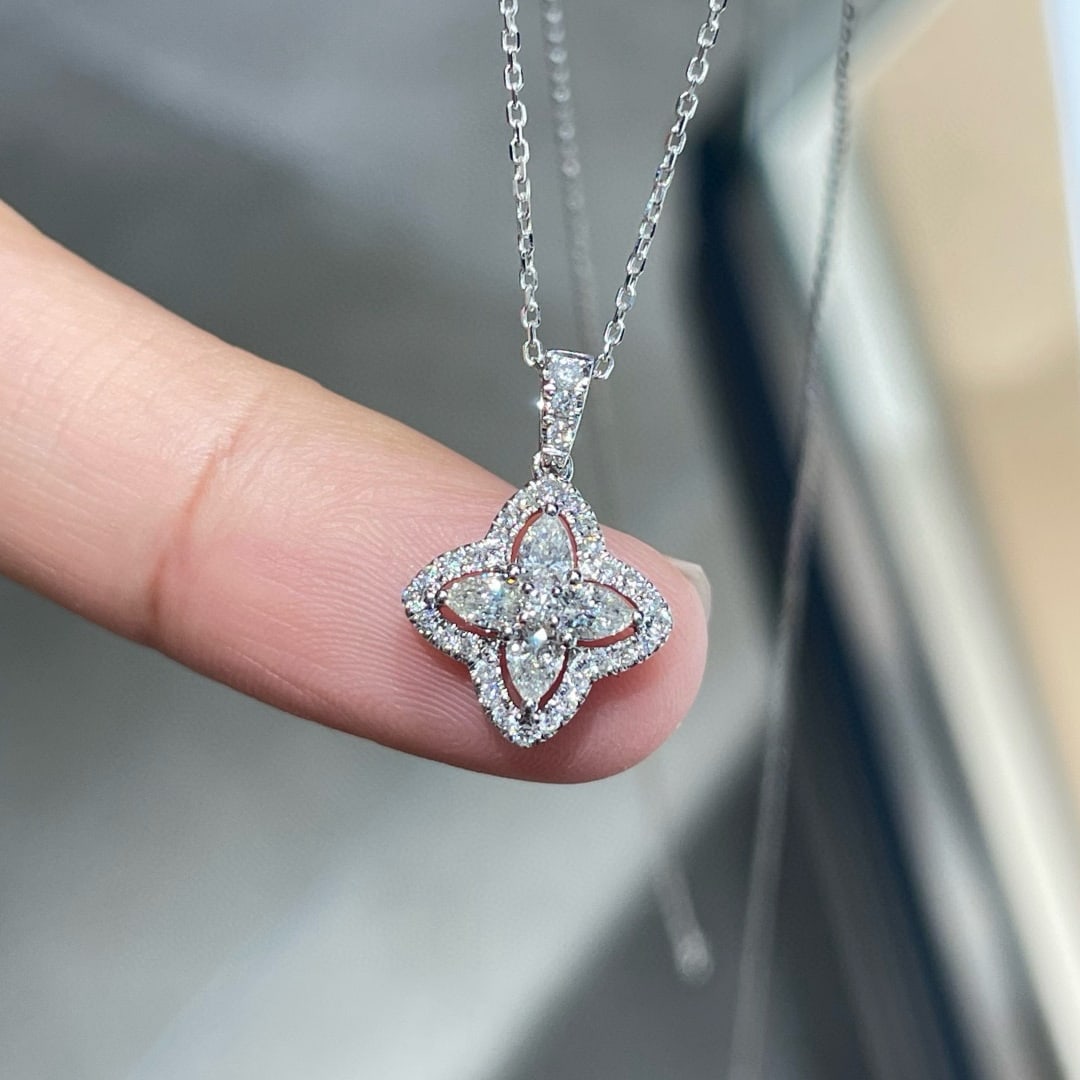 14k Gold 0.4 Ct Natural H Diamond Pendant( Without Chain ): Ref:231070100 // gold content:14k gold // main gemstone:diamond // shape:multiple // carat weight:0. 4ct // clarity grade:vs-si // color:h // treatment:natural // Low Estimate: 1500 Condition: New