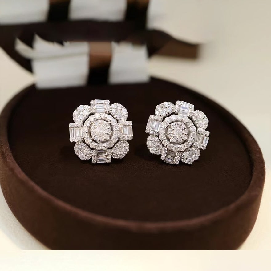14k Gold 1.5 Ct Natural H Diamond Earrings: Ref:231070112 // gold content:14k gold // main gemstone:diamond // shape:multiple // carat weight:1. 5ct // clarity grade:vs-si // color:h // treatment:natural // Low Estimate: 5700 Condition: New Hig