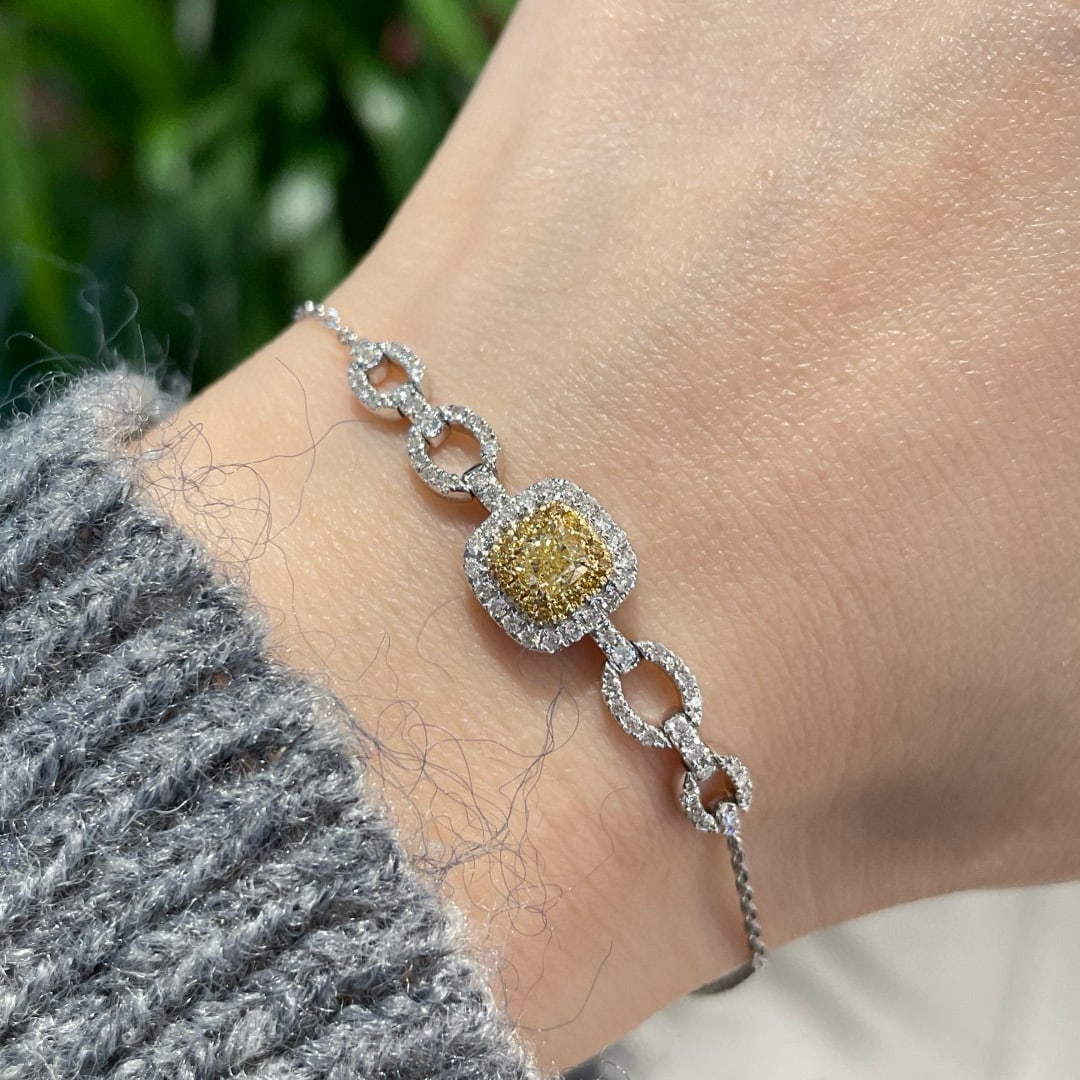14k Gold 0.7 Ctw Natural Yellow Diamond & Diamond Bracelet: Ref:231070135 // gold content:14k gold // main gemstone:yellow diamond // shape:cushion // carat weight:0. 3ct // color:yellow // treatment:natural // // adjacent gemstone 2 : diamond // shape:round