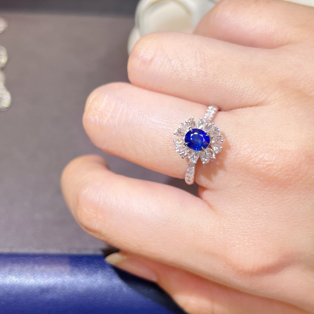 14k Gold 1.31 Ctw Vivid Blue Natural Sapphire & Diamond Ring - 5