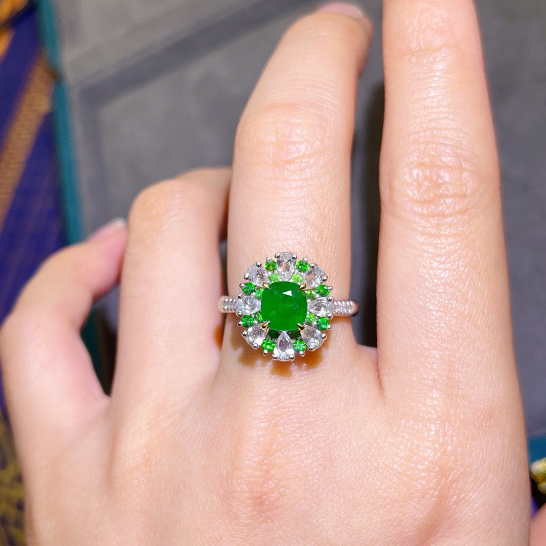 14k Gold 1.36 Ctw Vivid Green Natural Emerald & Diamond Ring - 5