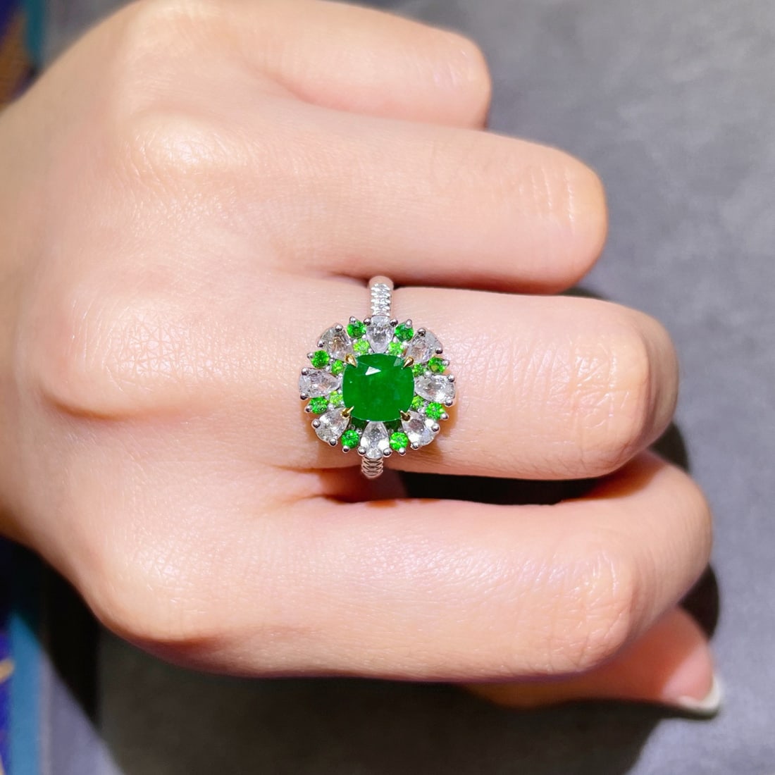 14k Gold 1.36 Ctw Vivid Green Natural Emerald & Diamond Ring - 6