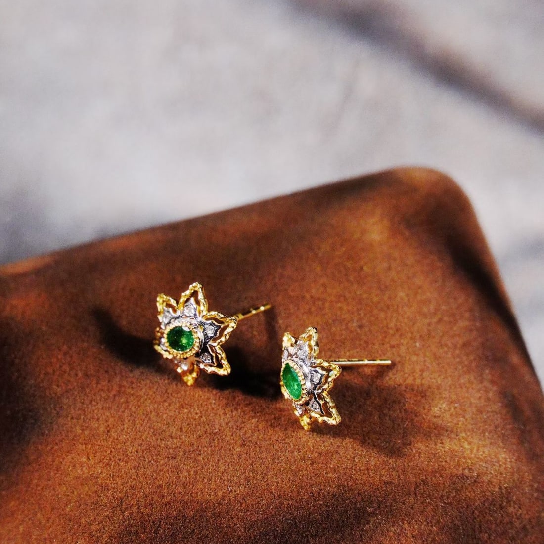 14k Gold 0.38 Ct Vivid Green Natural Emerald & Diamond Earrings - 4