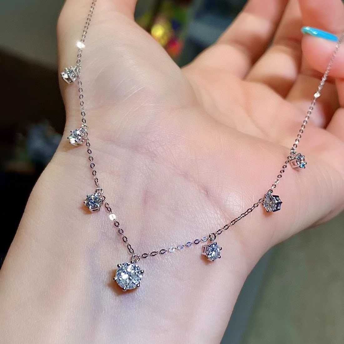 14k Gold 1.98 Ctw Natural H Diamond Necklace: Ref:231070174 // gold content:14k gold // main gemstone:diamond // shape:round // carat weight:1. 01ct // clarity grade:vs-si // color:h // treatment:natural // cut grade:g // // adjacent gemstone 2 :