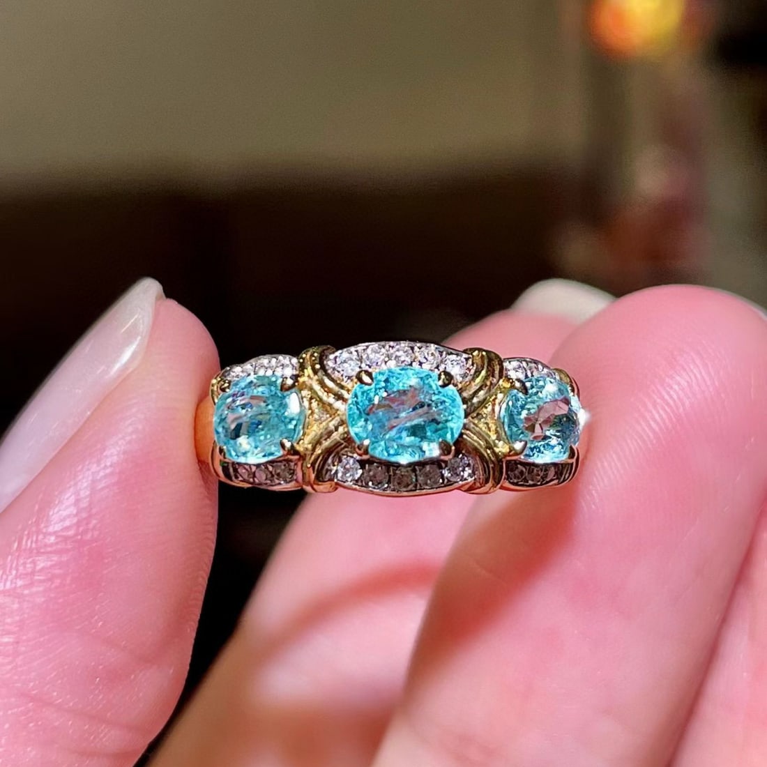 14k Gold 1.34 Ctw Natural Paraiba Tourmaline & Diamond Ring: Ref:231070180 // gold content:14k gold // ring size:7. 25us // // main gemstone:paraiba tourmaline // shape:oval // carat weight:1. 23ct // color:blue // treatment:natural // // adjacent gemstone 2 :