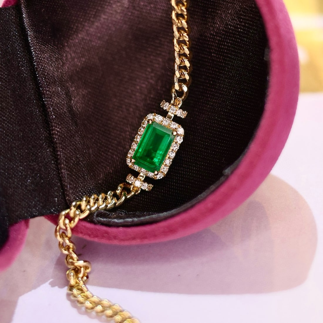 14k Gold 1.23 Ct Vivid Green Natural Emerald & Diamond Bracelet - 3