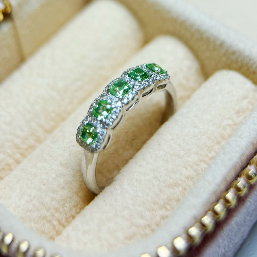 14k Gold 0.70 Ctw Natural Green Diamond & Diamond Ring - 2