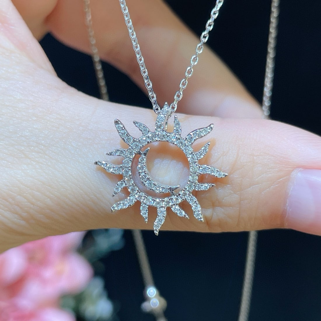 14k Gold 0.45 Ct Natural H Diamond Necklace: Ref:231070190 // gold content:14k gold // main gemstone:diamond // shape:round // carat weight:0. 45ct // clarity grade:vs-si // color:h // treatment:natural // cut grade:g // Low Estimate: 3700
