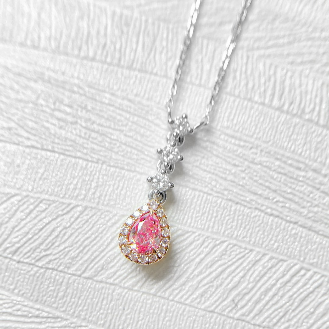 14k Gold 0.40 Ctw Natural Pink Diamond & Diamond Necklace: Ref:231070199 // gold content:14k gold // main gemstone:pink diamond // shape:pear // carat weight:0. 25ct // color:pink // treatment:natural // // adjacent gemstone 2 : diamond // shape:round //