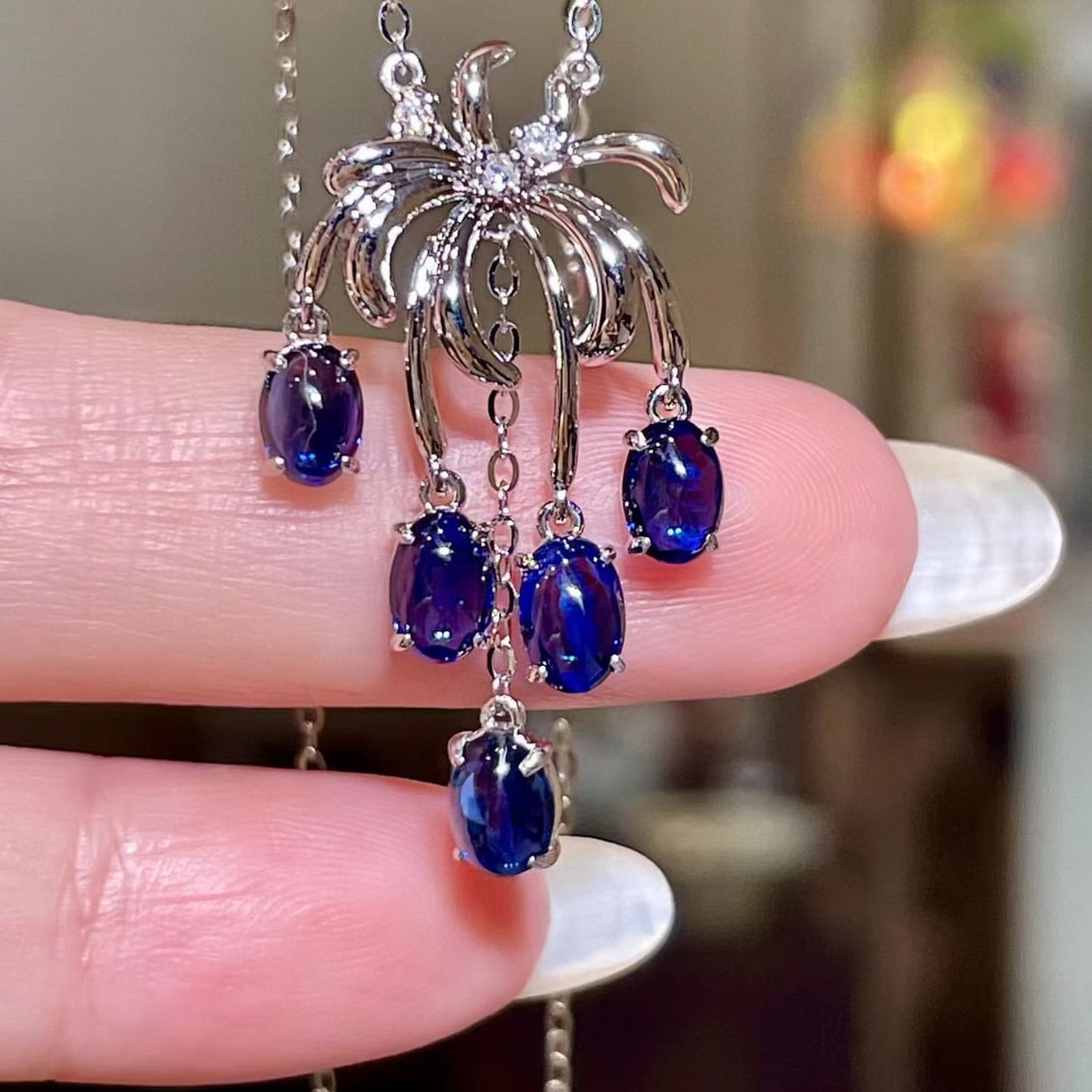 14k Gold 2.58 Ct Natural Sapphire & Diamond Necklace: Ref:231070205 // gold content:14k gold // main gemstone:sapphire // shape:oval // carat weight:2. 58ct // color:blue // treatment:natural // // adjacent gemstone 2 : diamond // shape:round // clarity