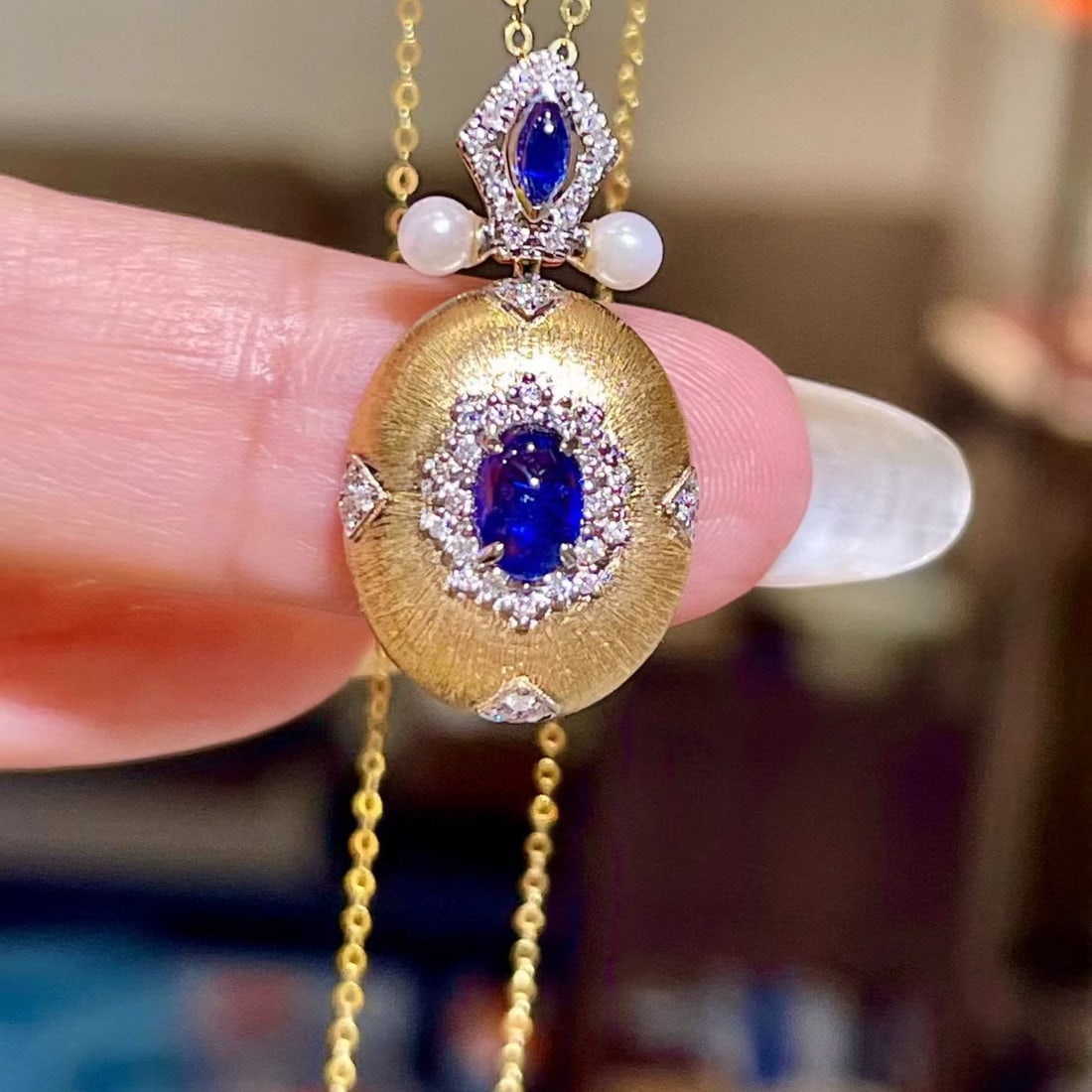 14k Gold 0.87 Ctw Natural Sapphire & Diamond Pendant( Without Chain ): Ref:231070210 // gold content:14k gold // main gemstone:sapphire // shape:multiple // carat weight:0. 68ct // color:blue // treatment:natural // // adjacent gemstone 2 : diamond // shape:round //