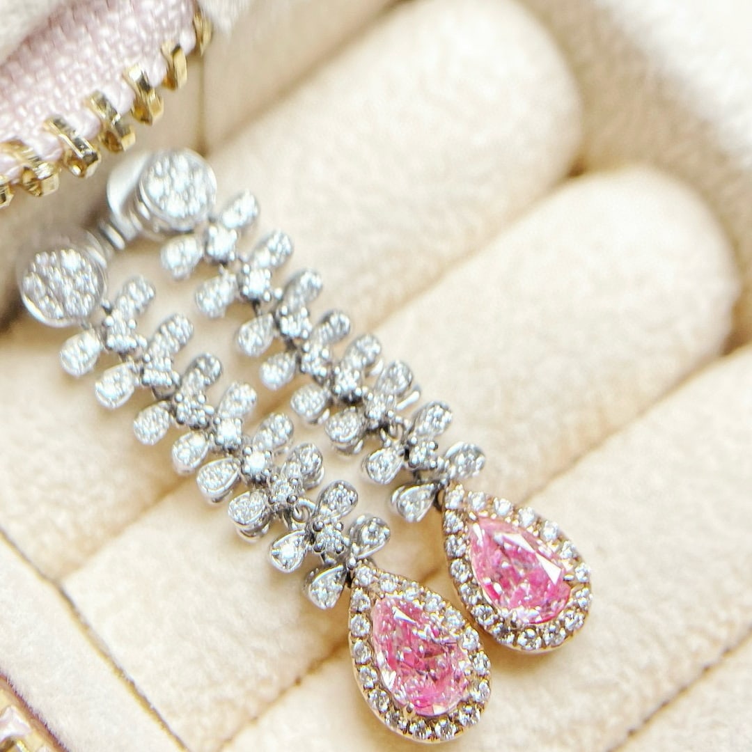 14k Gold 1.26 Ctw Natural Pink Diamond & Diamond Earrings: Ref:231070217 // gold content:14k gold // main gemstone:pink diamond // shape:pear // carat weight:0. 78ct // color:pink // treatment:natural // // adjacent gemstone 2 : diamond // shape:round //
