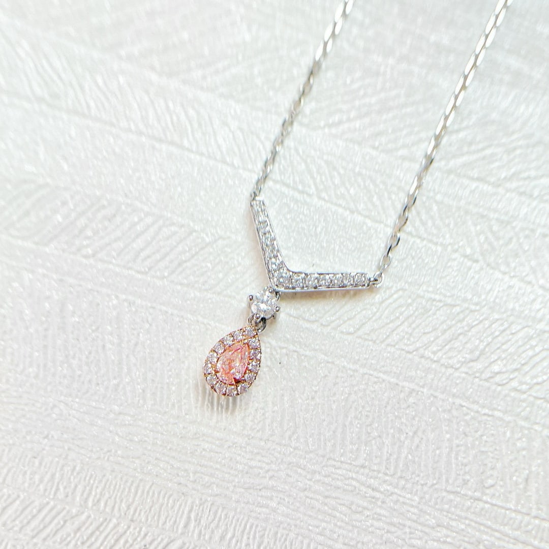 14k Gold 0.26 Ctw Natural Pink Diamond & Diamond Necklace: Ref:231070228 // gold content:14k gold // main gemstone:pink diamond // shape:pear // carat weight:0. 10ct // color:pink // treatment:natural // // adjacent gemstone 2 : diamond // shape:round //