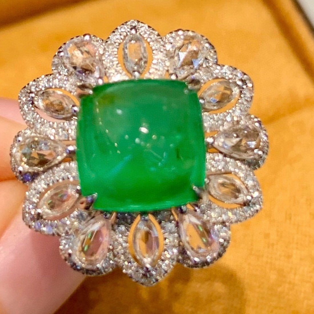 14k Gold 3.7 Ct Vivid Green Natural Emerald & Diamond & Sapphire Ring: Ref:231070230 // gold content:14k gold // ring size:7. 25us // // main gemstone:emerald // shape:sugar-loaf // carat weight:3. 7ct // color:vivid green // treatment:natural // // adjacent gemstone 2