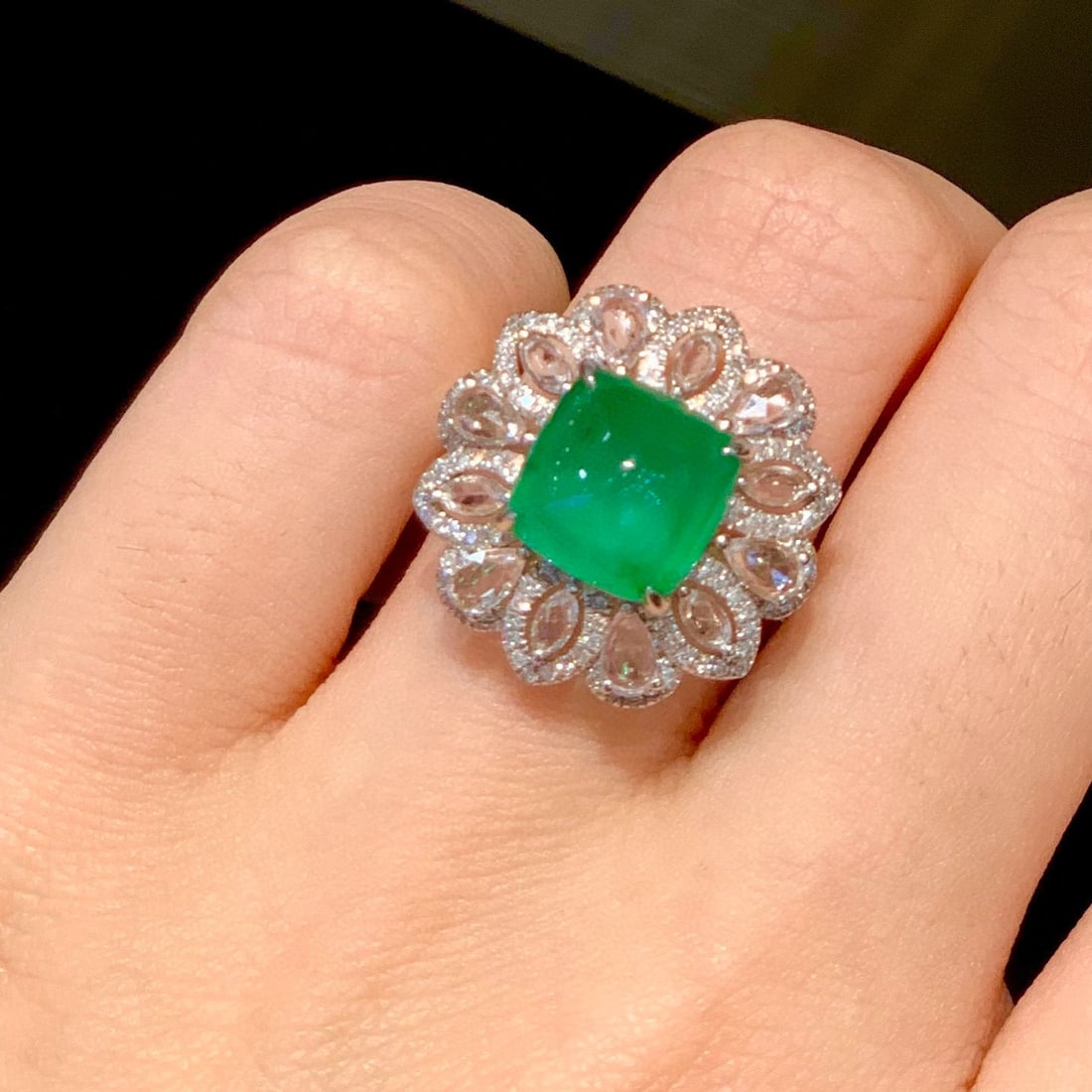14k Gold 3.7 Ct Vivid Green Natural Emerald & Diamond & Sapphire Ring - 4