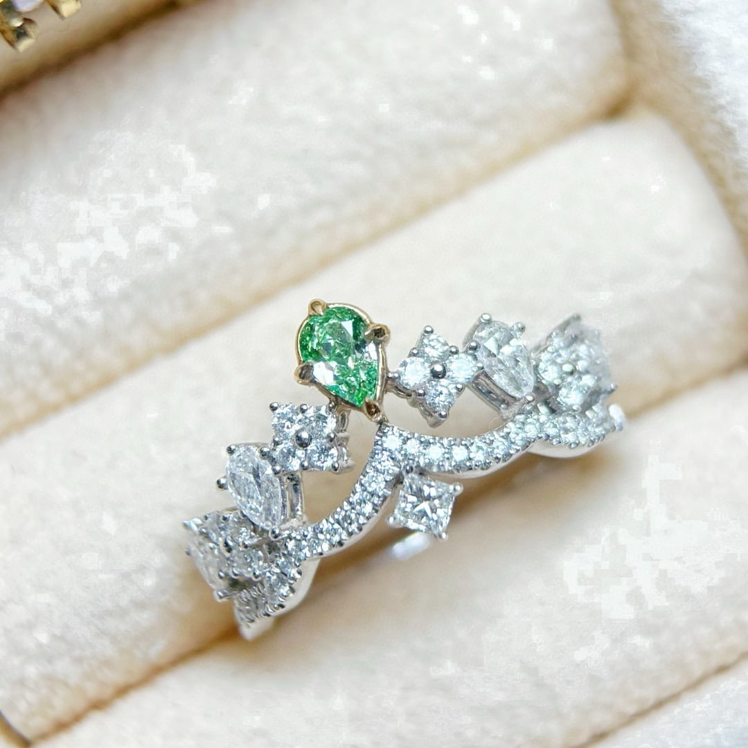 14k Gold 0.73 Ctw Natural Green Diamond & Diamond Ring: Ref:231070232 // gold content:14k gold // ring size:7. 25us // // main gemstone:green diamond // shape:pear // carat weight:0. 16ct // color:green // treatment:natural // // adjacent gemstone 2 :
