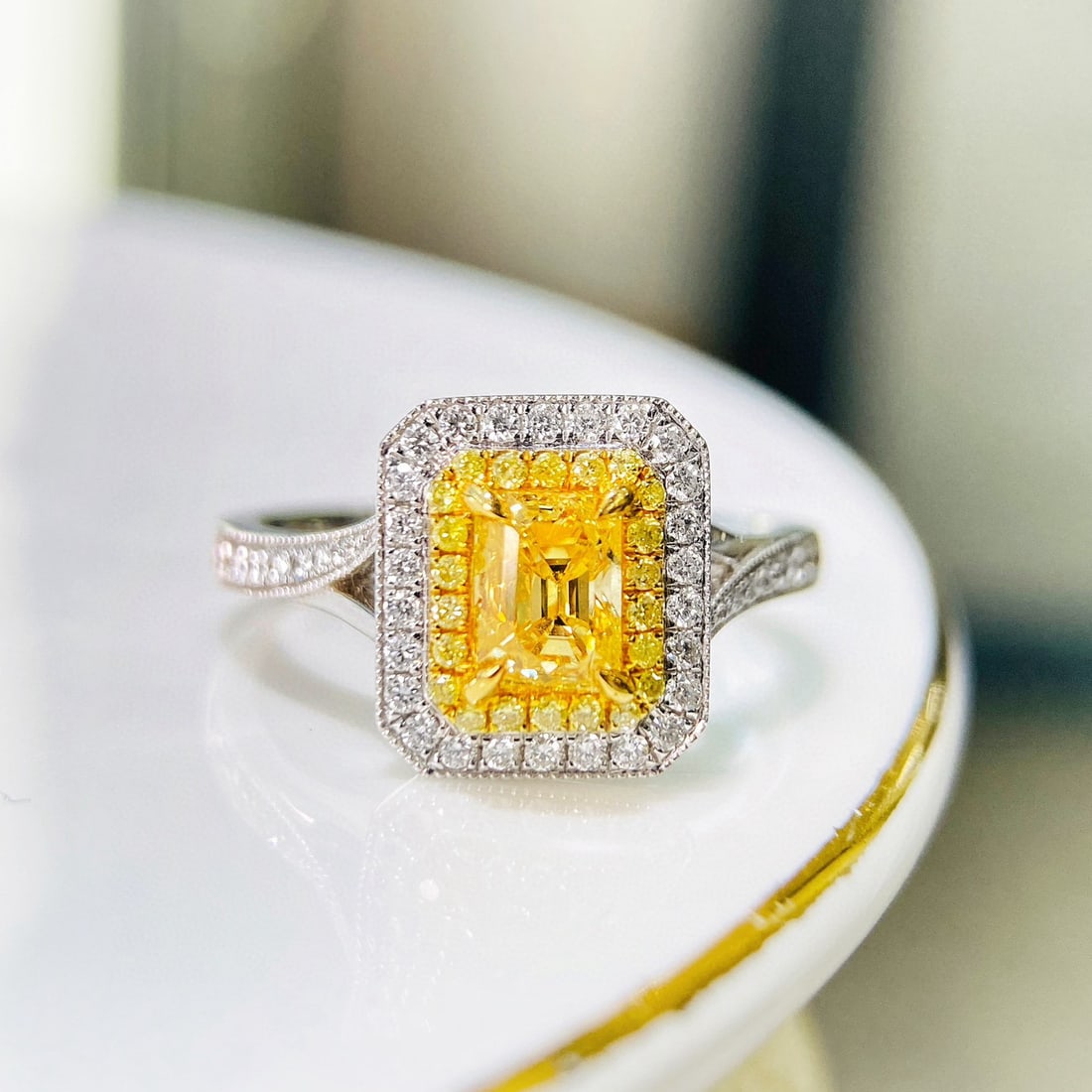 14k Gold 1.33 Ctw Natural Yellow Diamond & Diamond Ring: Ref:231070269 // gold content:14k gold // ring size:7. 25us // // main gemstone:yellow diamond // shape:emerald // carat weight:1. 00ct // color:yellow // treatment:natural // // adjacent gemstone 2 :
