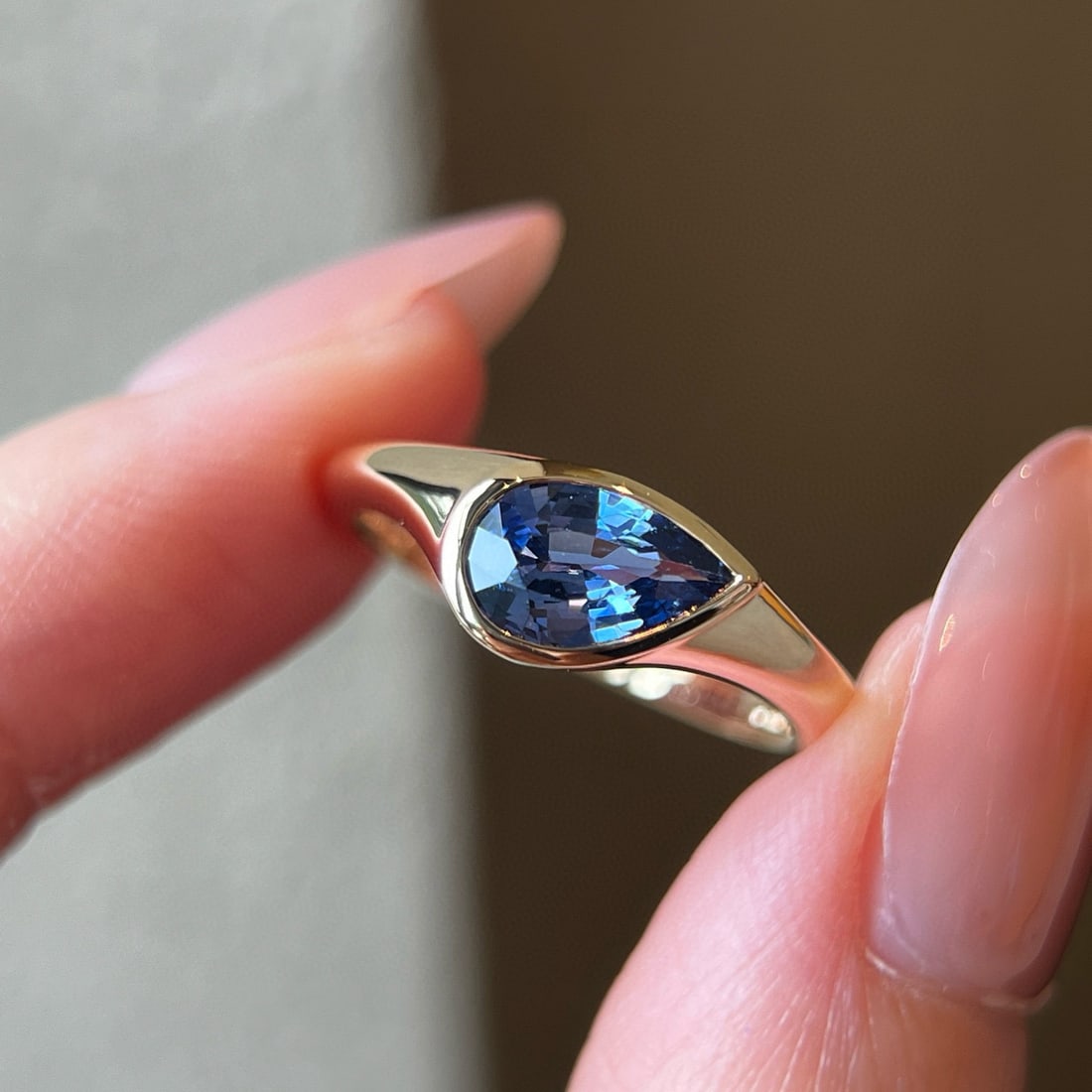 14k Gold 1.06 Ct Natural Sapphire Ring: Ref:231070275 // gold content:14k gold // ring size:7. 25us // // main gemstone:sapphire // shape:pear // carat weight:1. 06ct // color:blue // treatment:natural // High Estimate: 6300 Condition: New