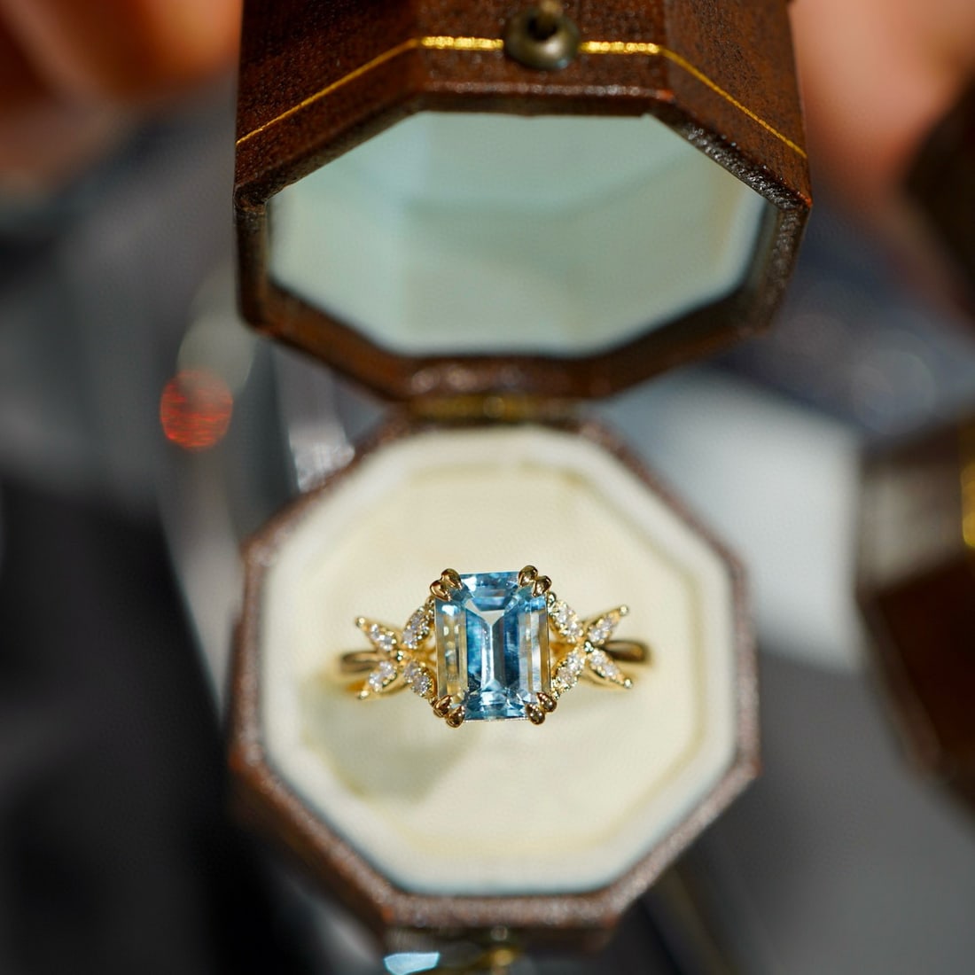14k Gold 1.5 Ct Natural Aquamarine & Diamond Ring: Ref:231070279 // gold content:14k gold // ring size:7. 25us // // main gemstone:aquamarine // shape:octagonal // carat weight:1. 5ct // color:blue // treatment:natural // // adjacent gemstone 2 :