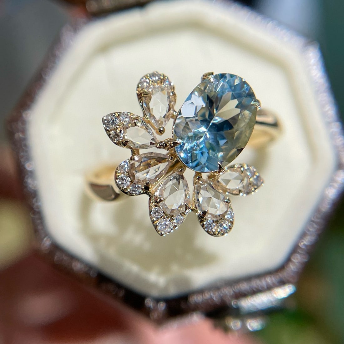 14k Gold 1 Ct Natural Aquamarine & Diamond & Sapphire Ring: Ref:231070281 // gold content:14k gold // ring size:7. 25us // // main gemstone:aquamarine // shape:oval // carat weight:1ct // color:blue // treatment:natural // // adjacent gemstone 2 : diamond //