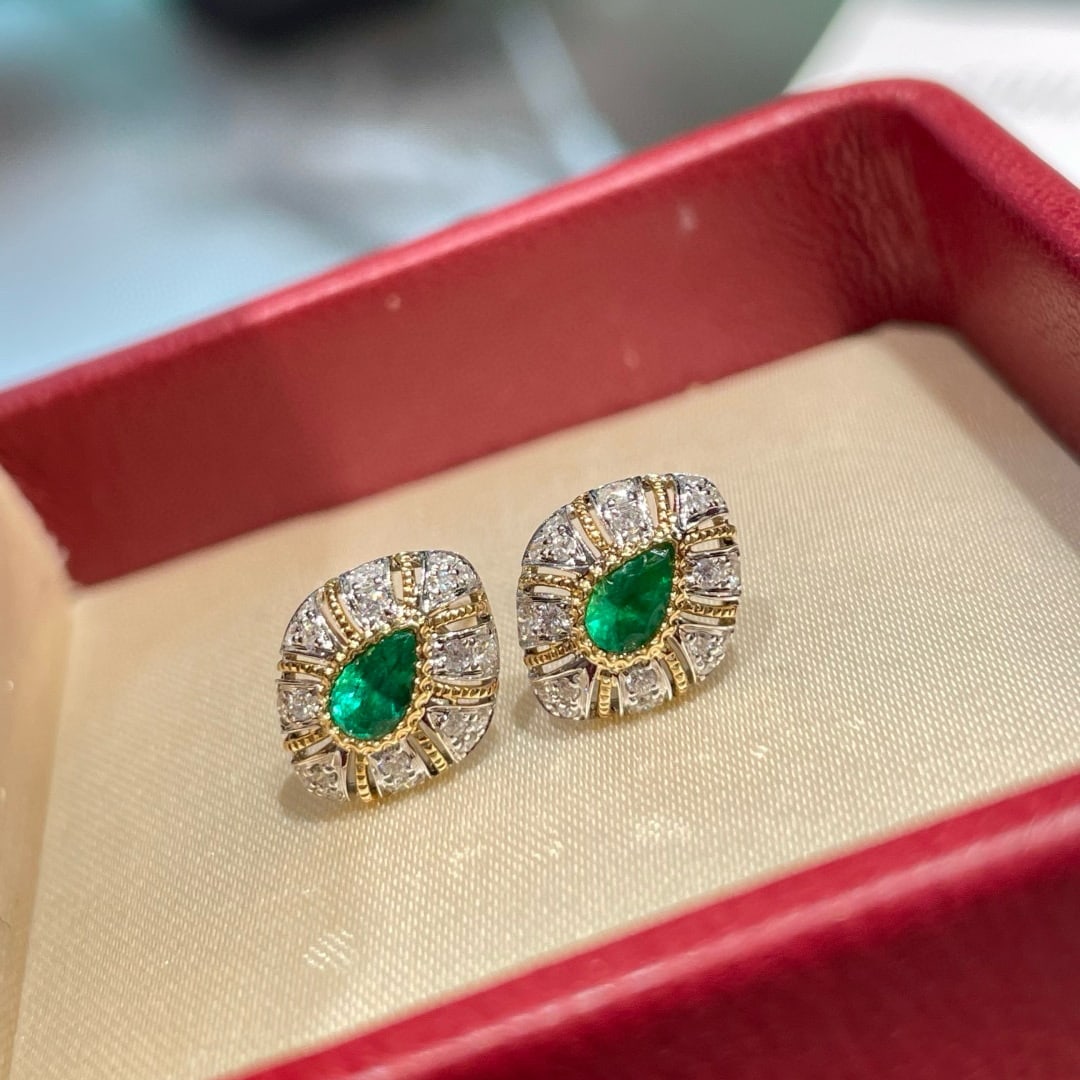 14k Gold 0.38 Ct Vivid Green Natural Emerald & Diamond Earrings: Ref:231070287 // gold content:14k gold // main gemstone:emerald // shape:pear // carat weight:0. 38ct // color:vivid green // treatment:natural // // adjacent gemstone 2 : diamond // shape:round //