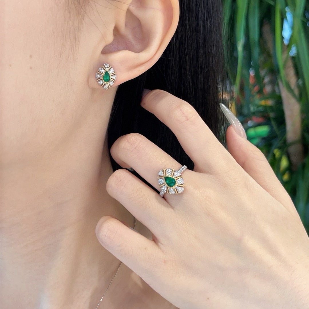 14k Gold 0.38 Ct Vivid Green Natural Emerald & Diamond Earrings - 5