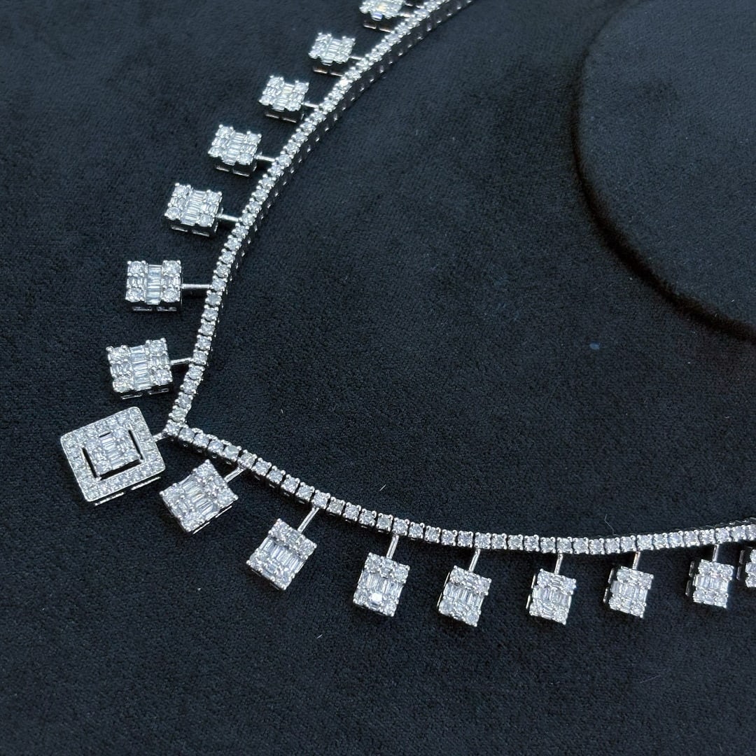 14k Gold 4 Ct Natural H Diamond Necklace: Ref:231070297 // gold content:14k gold // main gemstone:diamond // shape:multiple // carat weight:4ct // clarity grade:vs-si // color:h // treatment:natural // Condition: New Low Estimate: 14000 High