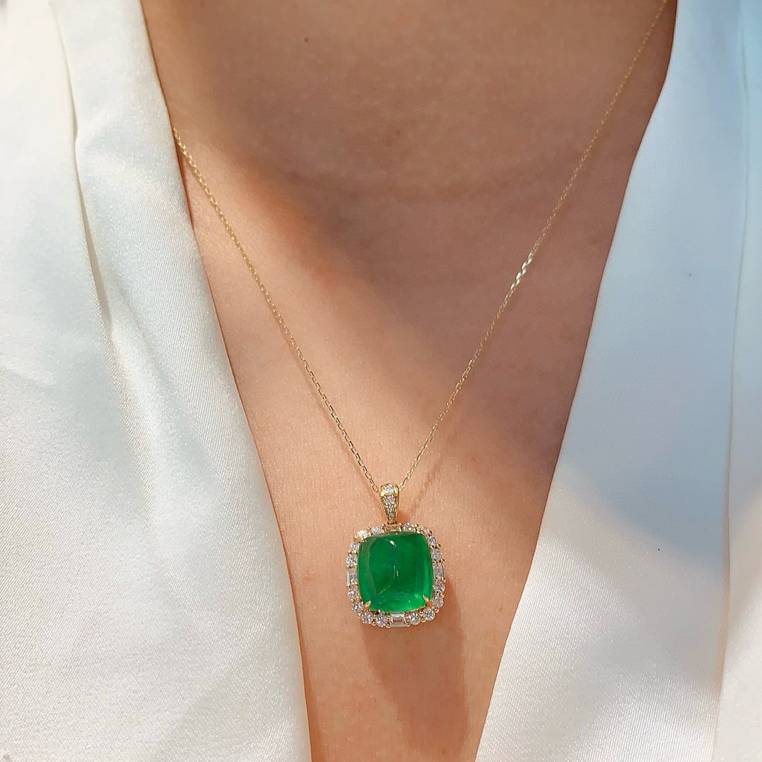 14k Gold 5.56 Ctw Vivid Green Natural Emerald & Diamond Pendant( Without Chain ) - 2