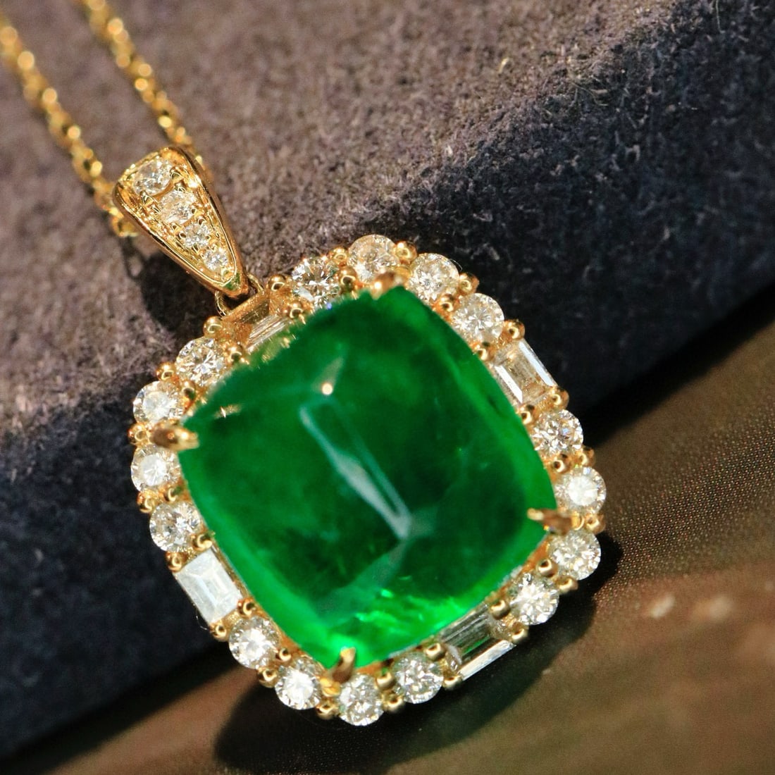 14k Gold 5.56 Ctw Vivid Green Natural Emerald & Diamond Pendant( Without Chain ) - 3