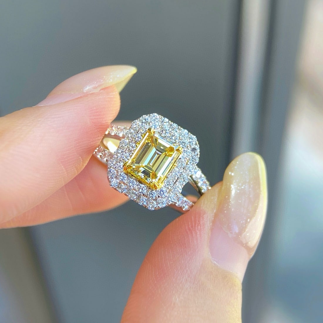 14k Gold 1.79 Ctw Natural Emerald & Diamond Ring: Ref:231070306 // gold content:14k gold // ring size:7. 25us // // main gemstone:emerald // shape:emerald // carat weight:1. 02ct // color:yellow // treatment:natural // // adjacent gemstone 2 :